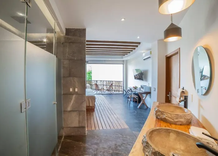 Secluded Jungle Free Access To Club Apartment
