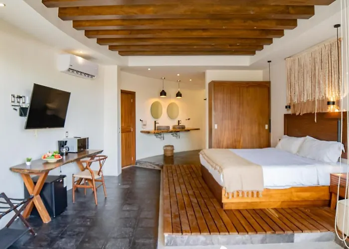 Secluded Jungle Free Access To Club Apartment