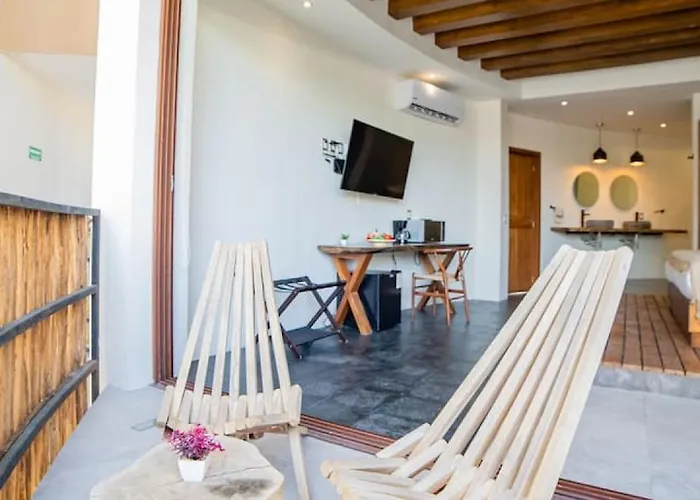 Secluded Jungle Free Access To Club Apartment